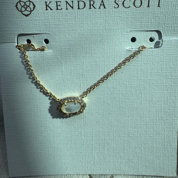 🌸Kendra Scott NWT Gold necklace - Picture 3 of 6